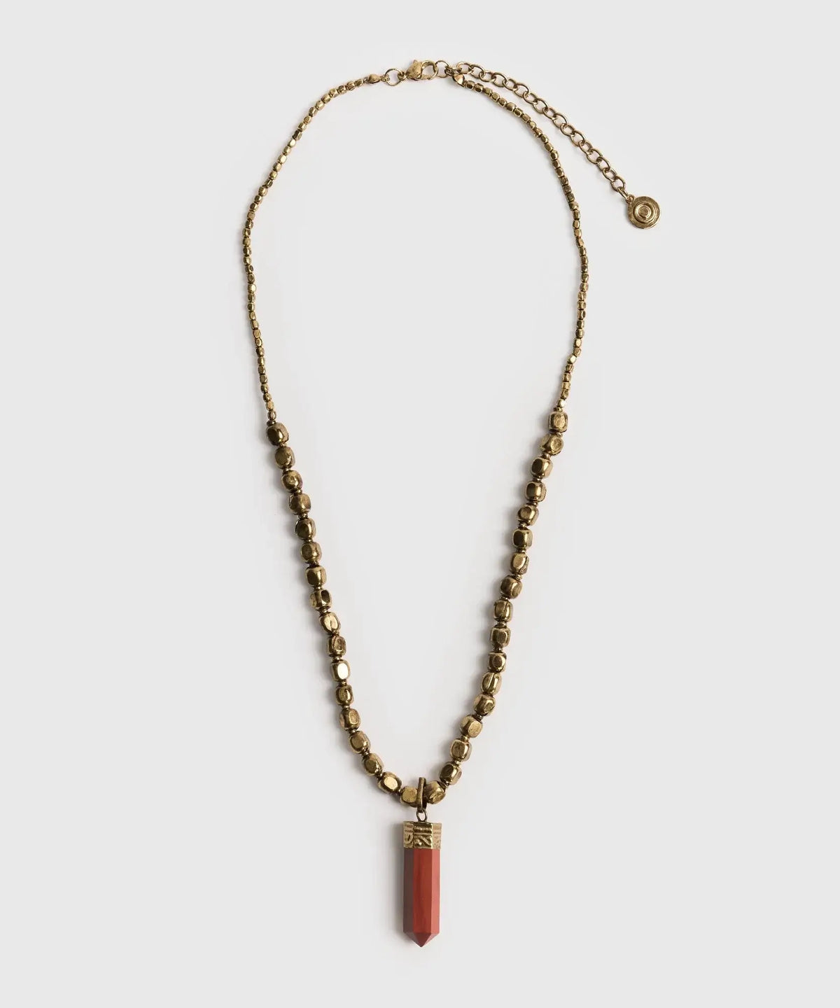 Collar Colgante Woman de mostacillas dorado con charm decorativo, marca Lounge.