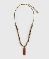 Collar Colgante Woman de mostacillas dorado con charm decorativo, marca Lounge.