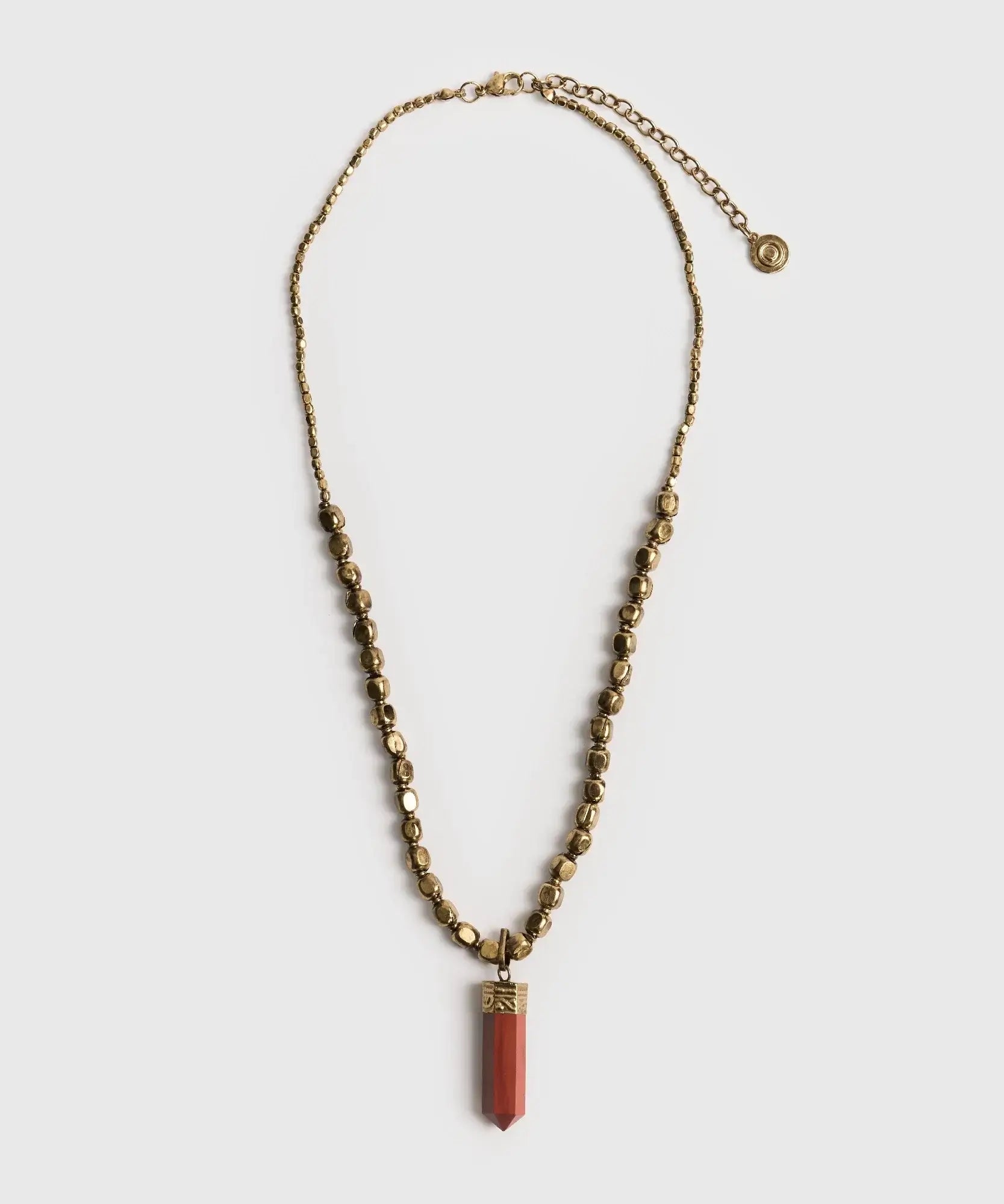 Collar Colgante Woman de mostacillas dorado con charm decorativo, marca Lounge.