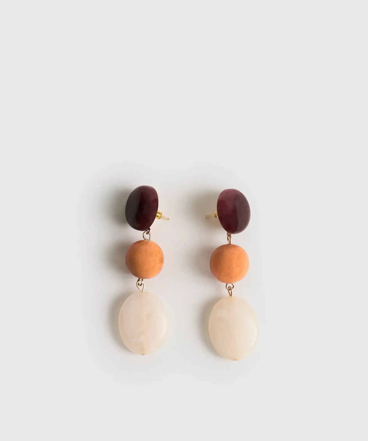 Aros Piedras Colgantes de Lounge en colores camel, con círculos y piedras de resina. Diseño largo y colgante.
