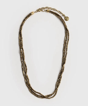 Collar Mostacillas Triple Boho de Lounge, collar de tres capas con mostacillas doradas.