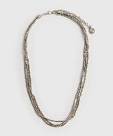 Collar Mostacillas Triple Boho de Lounge en color plateado y tres capas con mostacillas pequeñas.