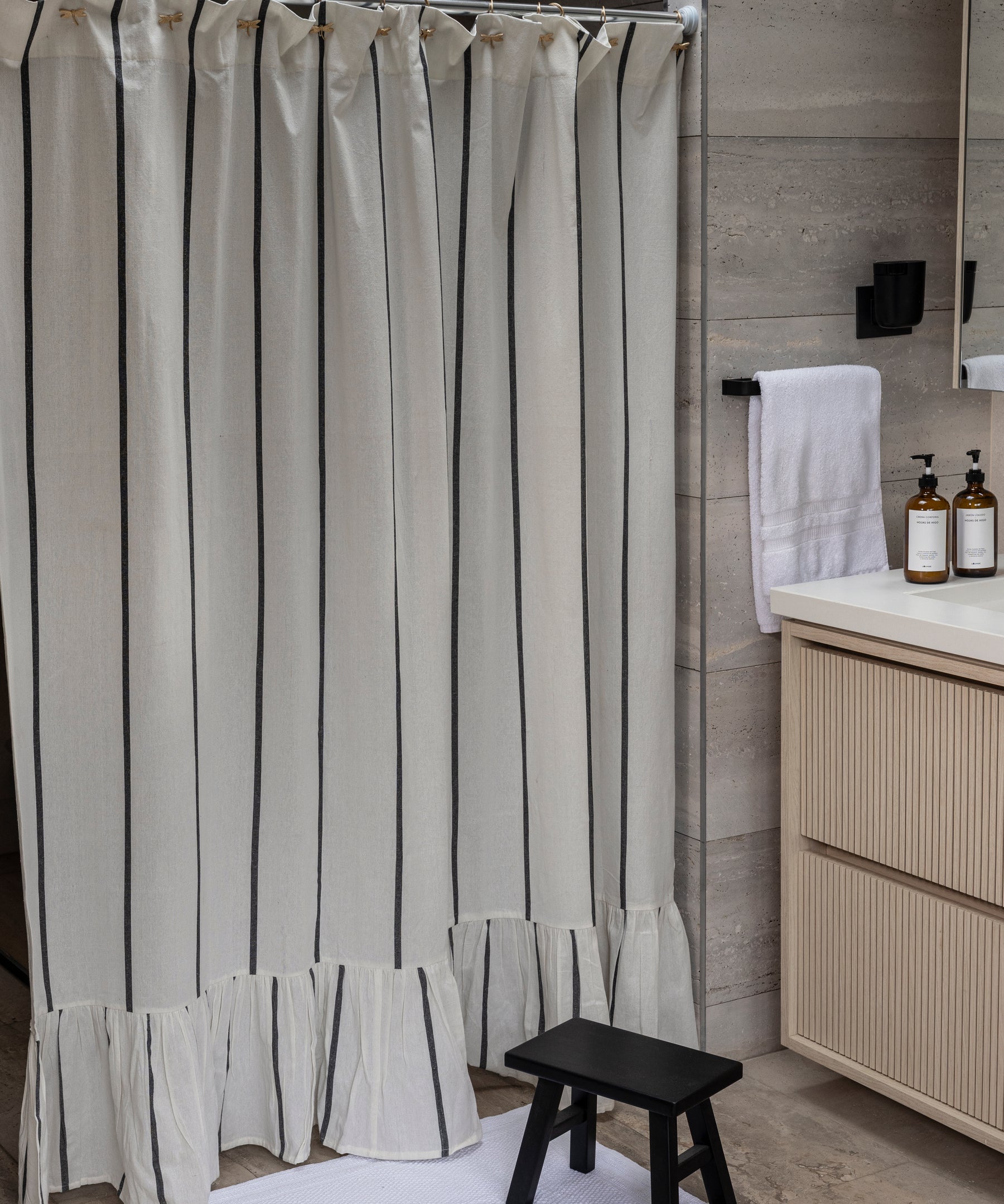 Cortina De Baño Diseño De Líneas
