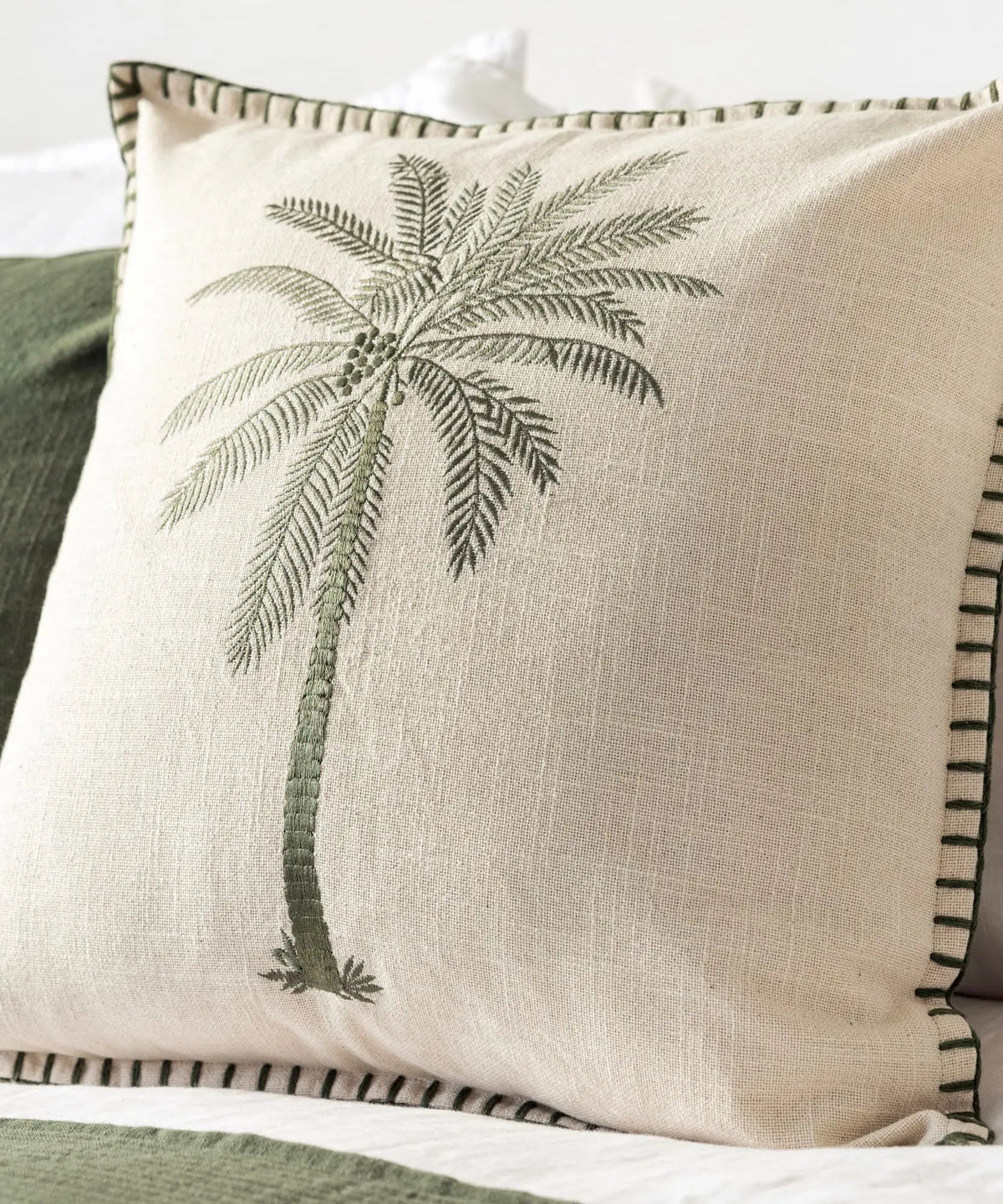 Cojín Palmera Bordada