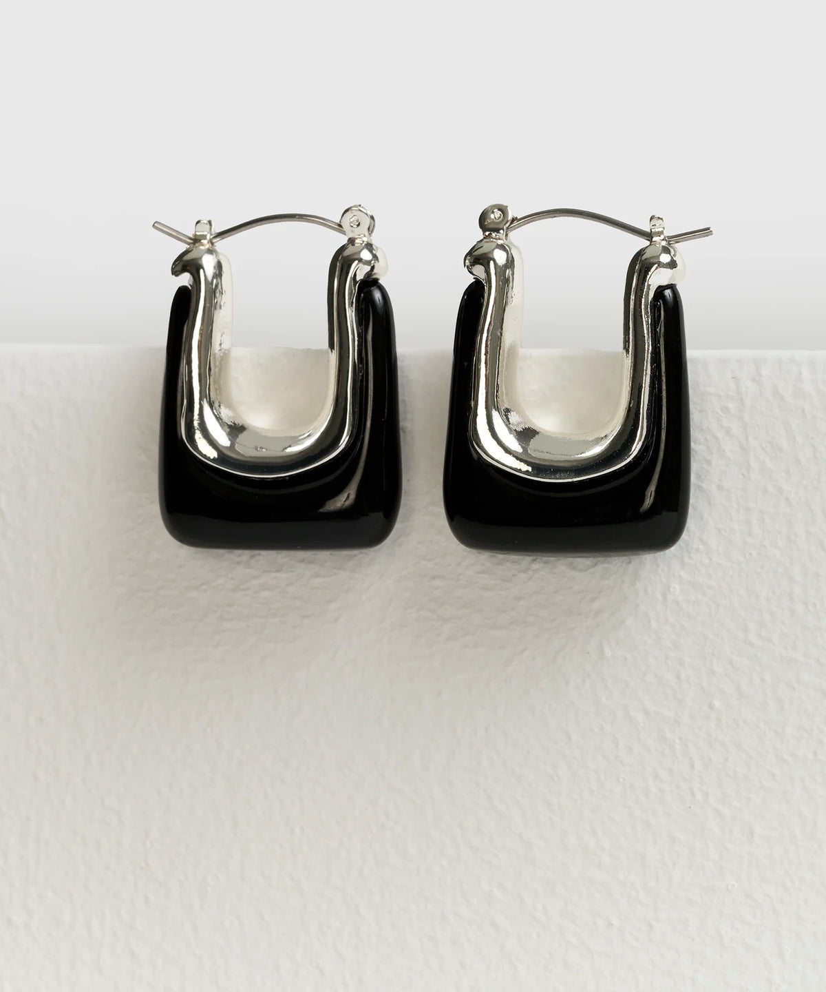 Aros Cuadrados Borde Resina Woman