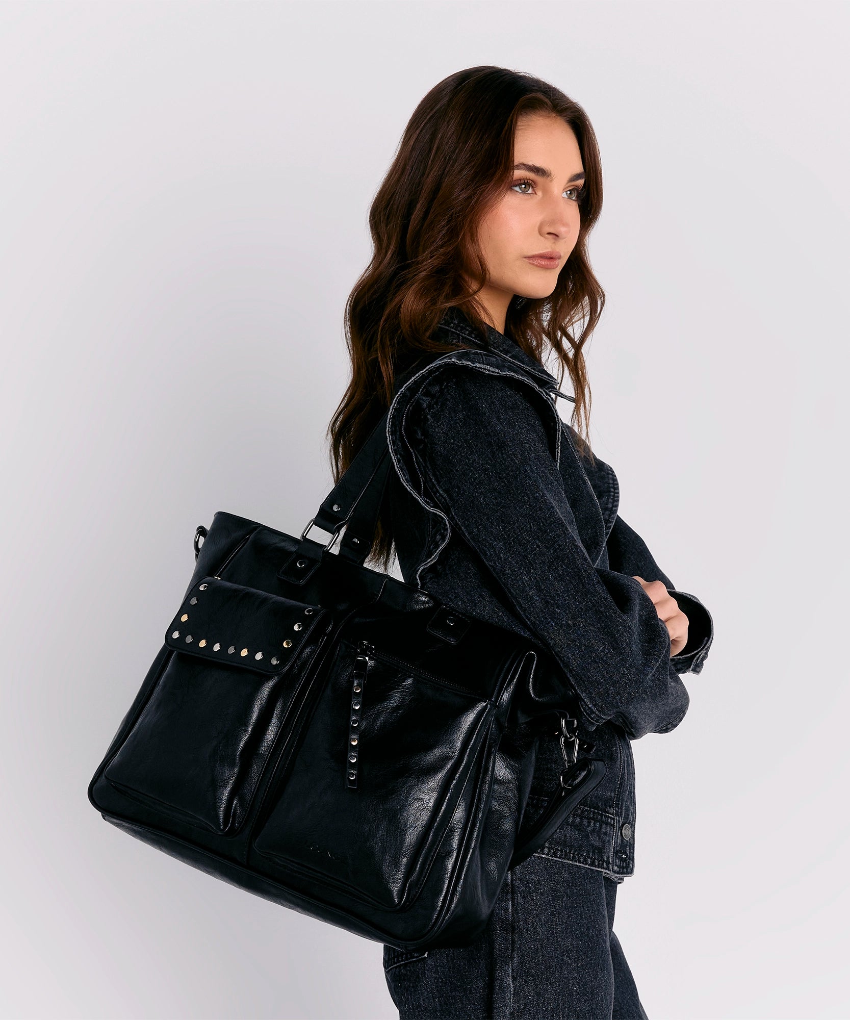Cartera Notebook Bolsillos Tachas