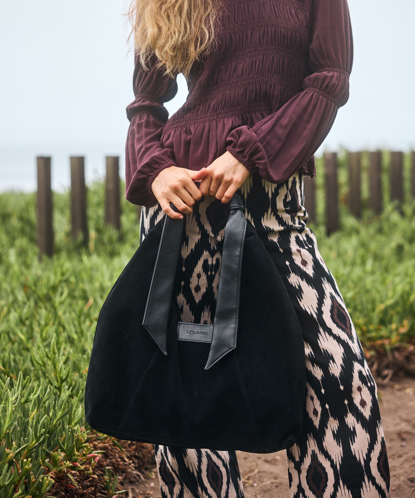 Cartera De Hombro Medialuna Nudo Suede Woman