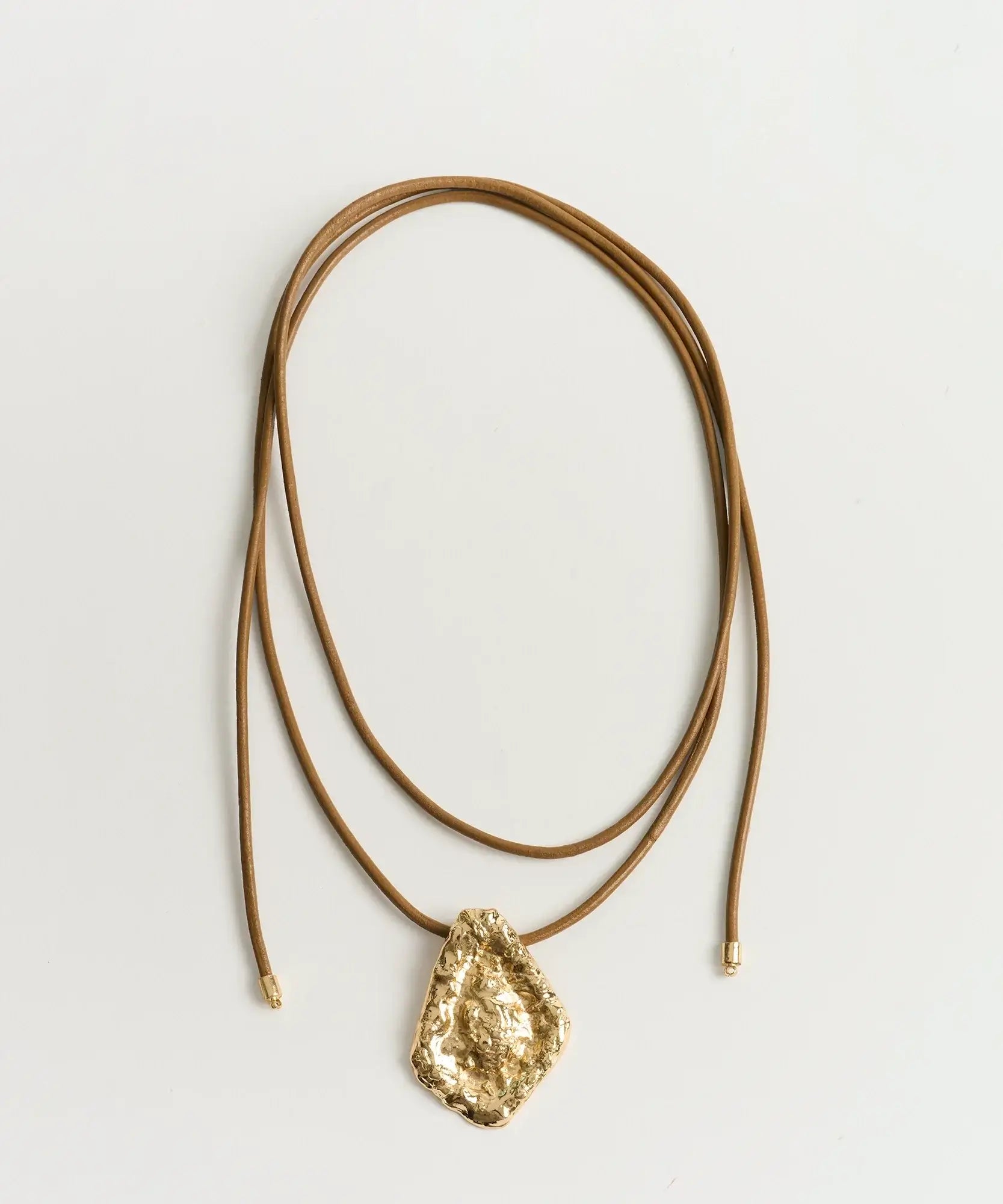 Collar Cuero Triángulo Machacado Woman