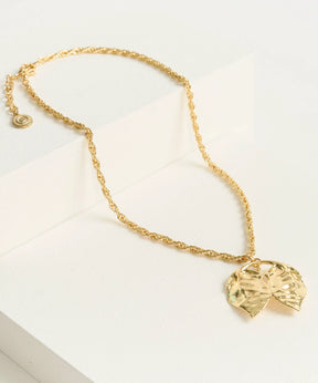 Collar Mariposa Irregular Woman