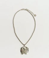 Collar Mariposa Irregular Woman