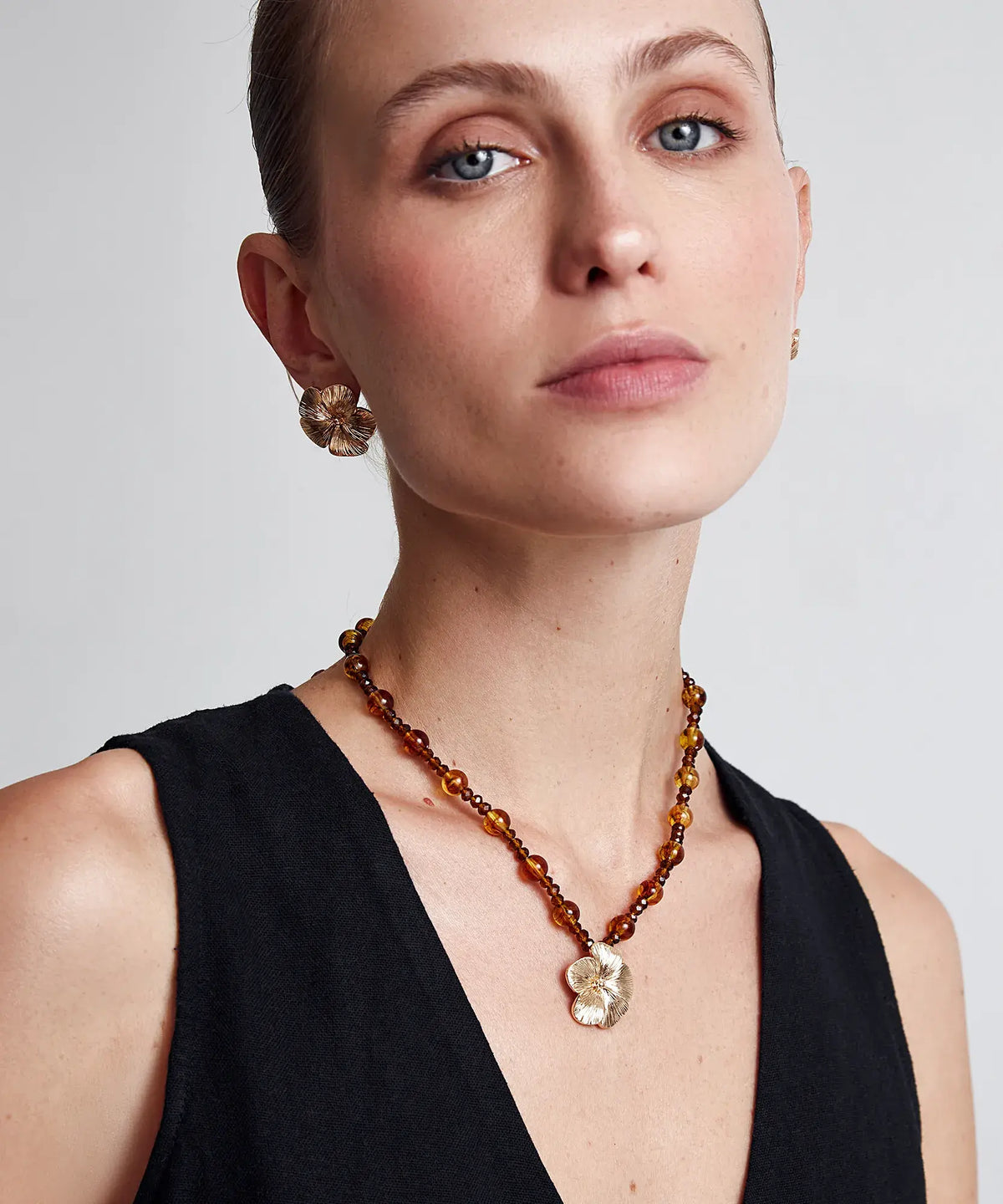 Collar Mostacillas Y Flor