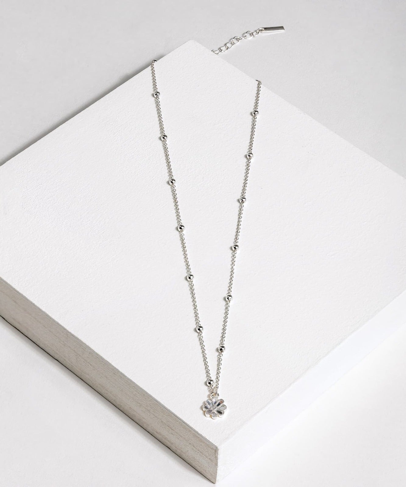 Collar Detalle Y Charm