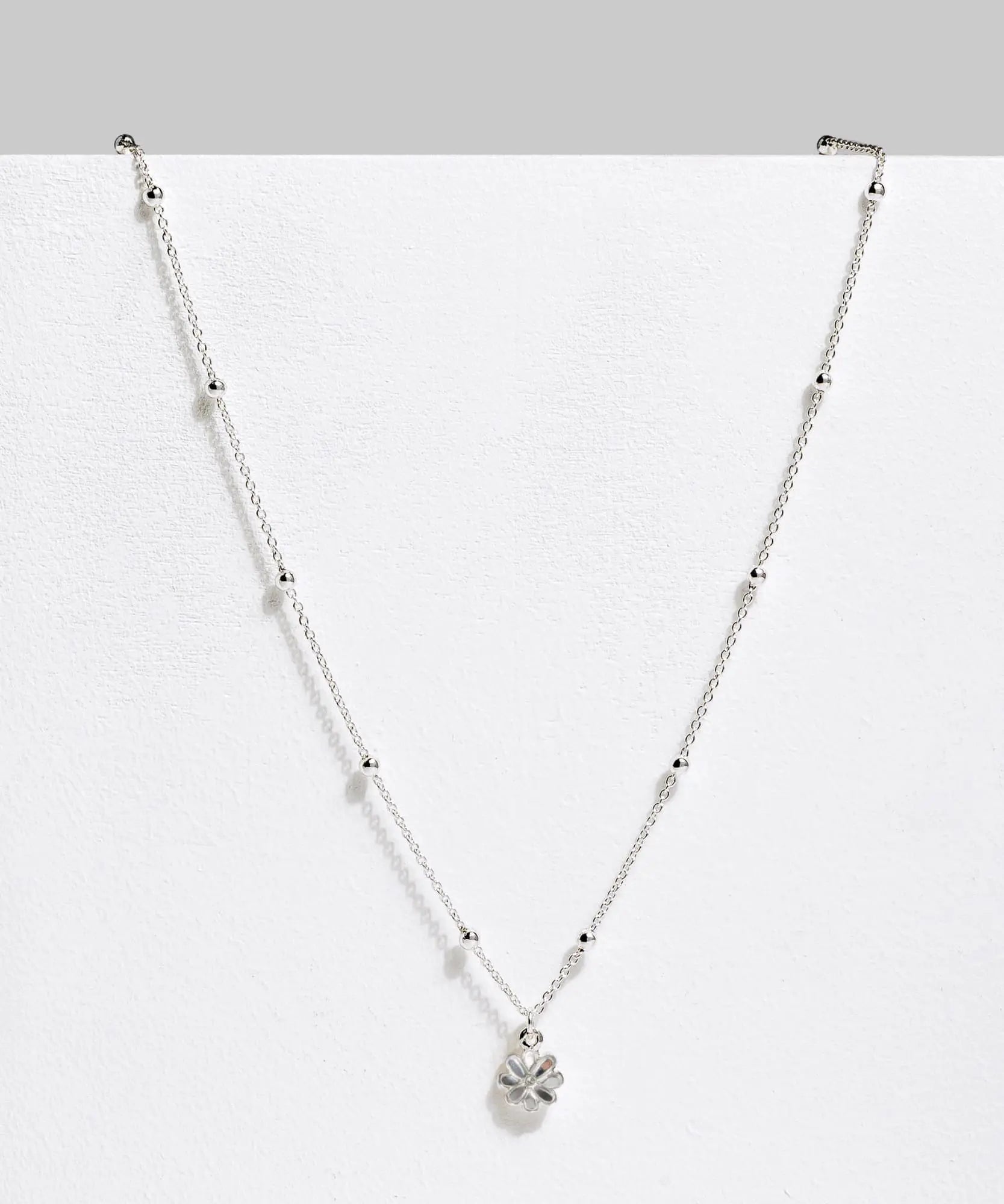 Collar Detalle Y Charm