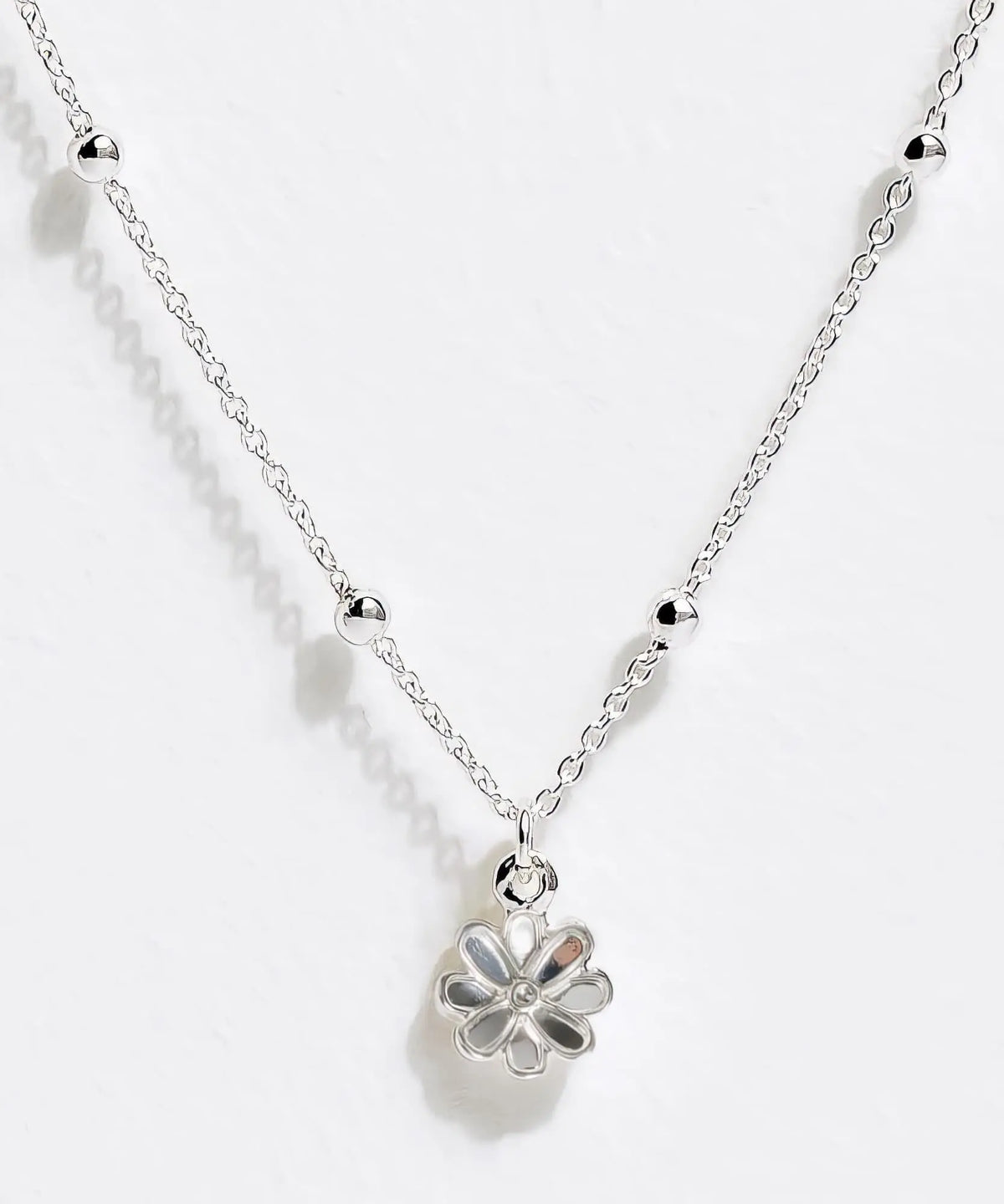Collar Detalle Y Charm